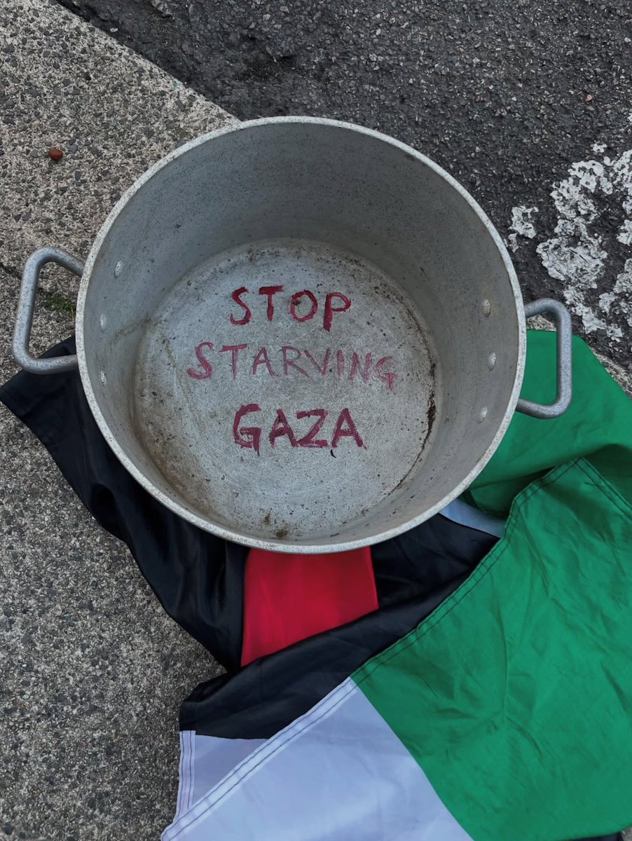 AtcglSmMstf's tweet photo. #HandsOffGaza https://t.co/0lWyXgwgfi