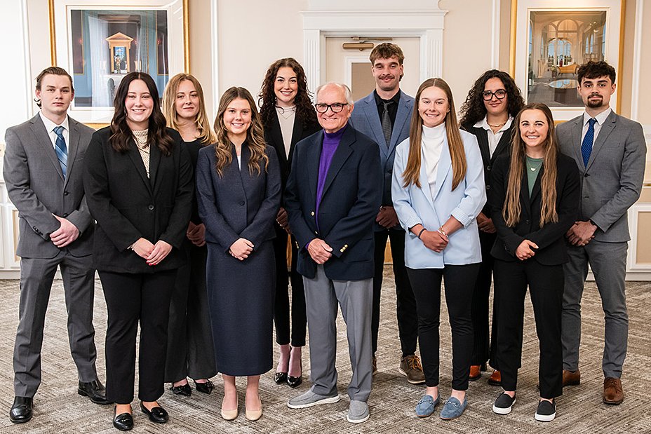 Congrats to this year's Emerson/McKnight Scholars! Each of the 10 students receive $3,500 in addition to their financial aid package, thanks to the generosity of Paul and Lani McKnight as well as the global technology, software, and engineering company.

ashland.edu/news/group-10-…