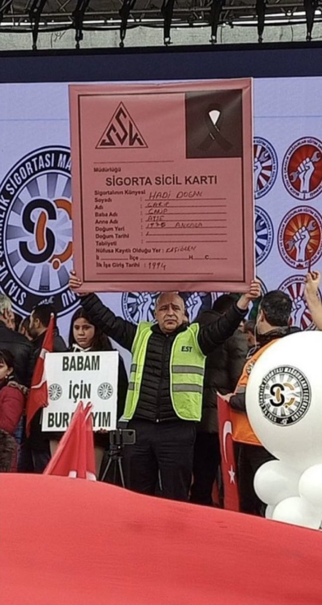 EstNewin's tweet photo. Pembe bir kart tutuşturuldu elimize,
şanslısın sigortan yapıldı dediler. Yıllar
sonra öğrendik ki koca bir YALANMIŞ
Yıllarımızı kaybetmişiz. ADALET…
3308 yasanın değişmesini istiyoruz‼️
@Akparti
@MHP_Bilgi
@sgksosyalmedya
Geleceğimiz Çalındı
#StajyerÇırağaYarımSigortaSonBulsun https://t.co/6yeIdqY7A0