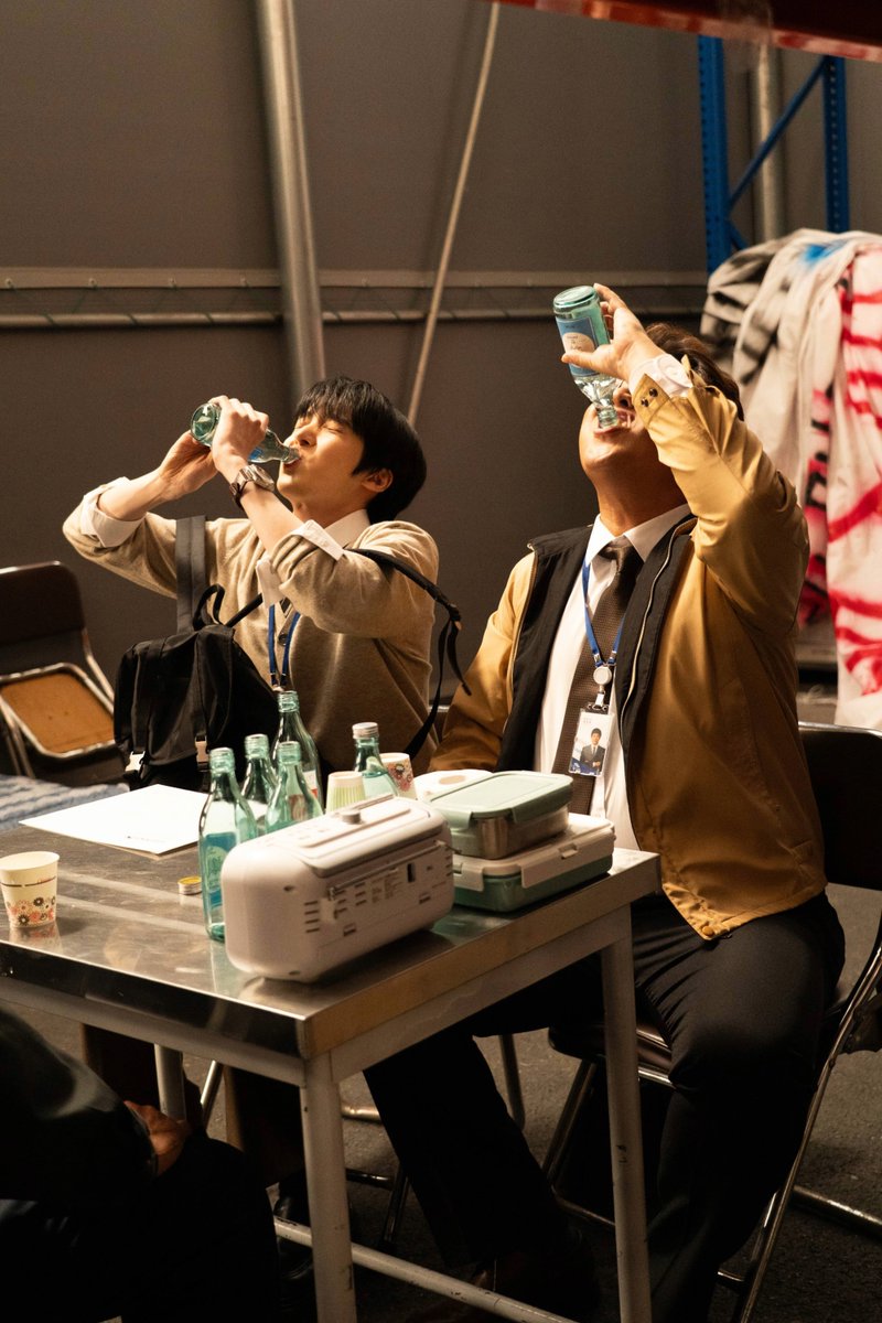 WatchKanta_JP's tweet photo. 「Kanta」オリジナル🆕新ドラマ
『電脳サラリーマン、チョン課長。』
 
配信開始まで…
✦・┈┈┈┈┈┈・✦

　　　𝗗𝗔𝗬-𝟯

✦・┈┈┈┈┈┈・✦

チョン・ジュナ&amp;ATEEZ ユンホ
可愛いペアのオフショットをチラ見せ🫣
好きな写真があったらいいね🩵

@Juna0465 
@ATEEZofficial @ATEEZofficialjp https://t.co/1KQSE4VQze