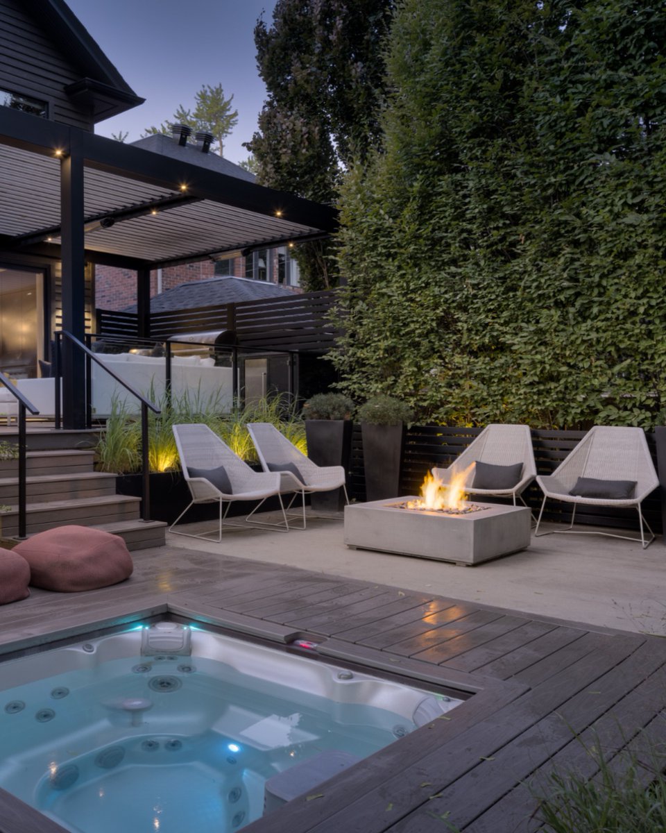 paloform's tweet image. ‌The Bento fire pit in ash concrete brings quiet contrast and warmth to this outdoor retreat designed by Earth Inc. 

Seamlessly integrated beside a sunken spa, it transforms the compact space into one that feels expansive, intentional, and luxurious.

#Paloform