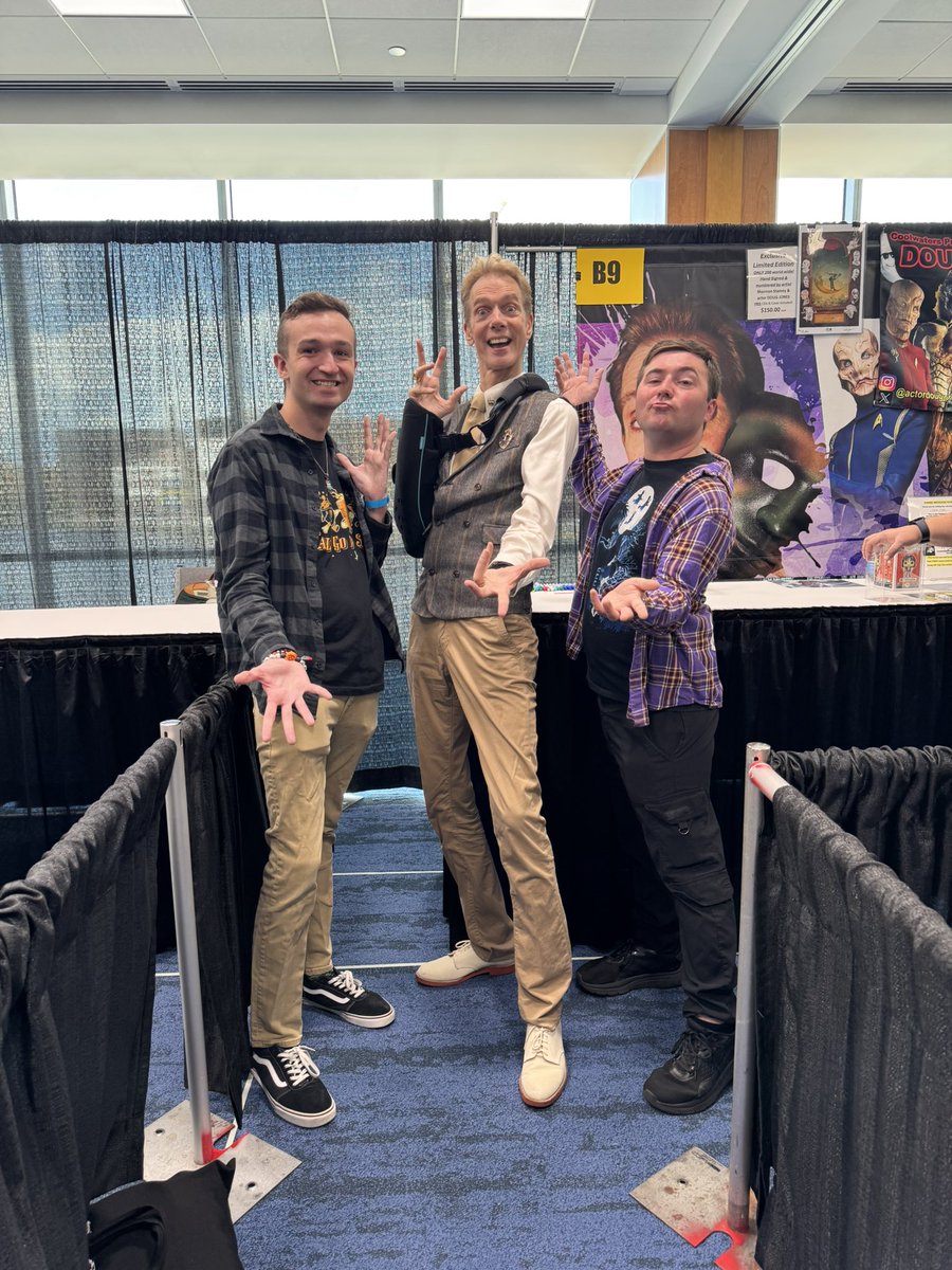 zacharybinx711's tweet image. “Hi Billy” I met Doug Jones and I’m still geeking out #hocuspocus #conventions #halloween