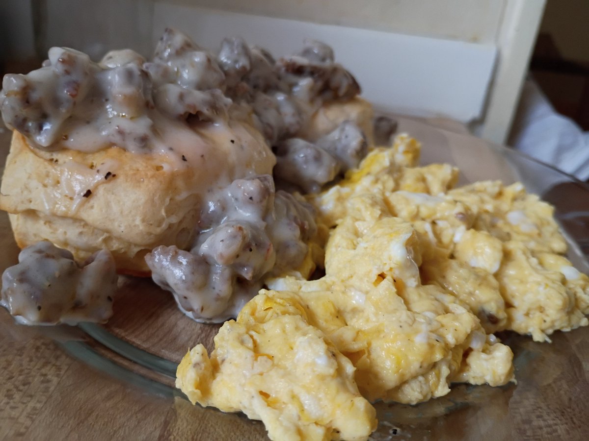 CourtneyKae83's tweet image. Biscuits with Sausage and Gravy with Eggs

#food #breakfast #brinner #biscuits #gravy #sausage #eggs #homemade