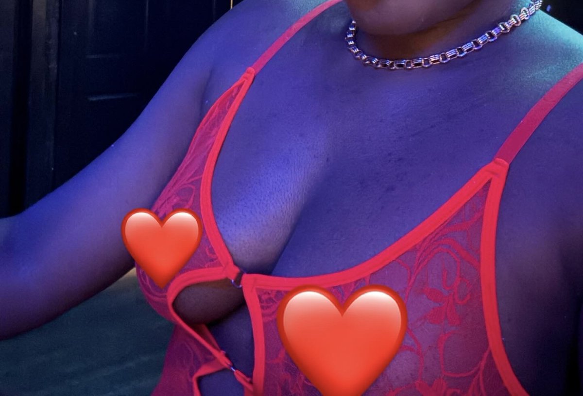 BrandySlipper's tweet photo. Subscribe to my substack https://t.co/aW3i5lRVhH

#kink #kinknoir #kinky #newbooty #redsoles #onlyfansmodel #feet #dirtyfeet #substack #stripperparty #pedicure #arches #ebonyfeet #sexygranny #maturewoman #nsfwtwt https://t.co/vSWRkXO1vE