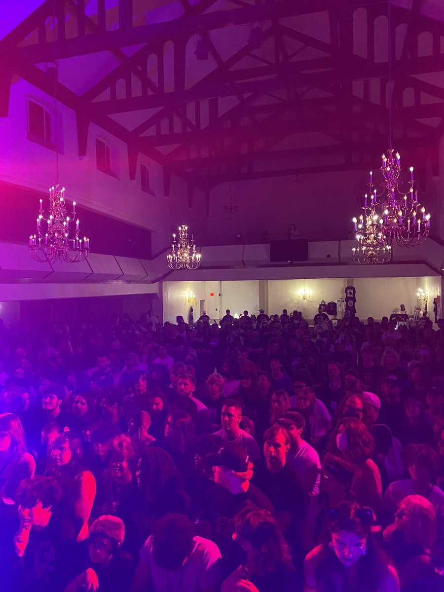 round 2 fucking crazy. most beautiful show i’ve ever played