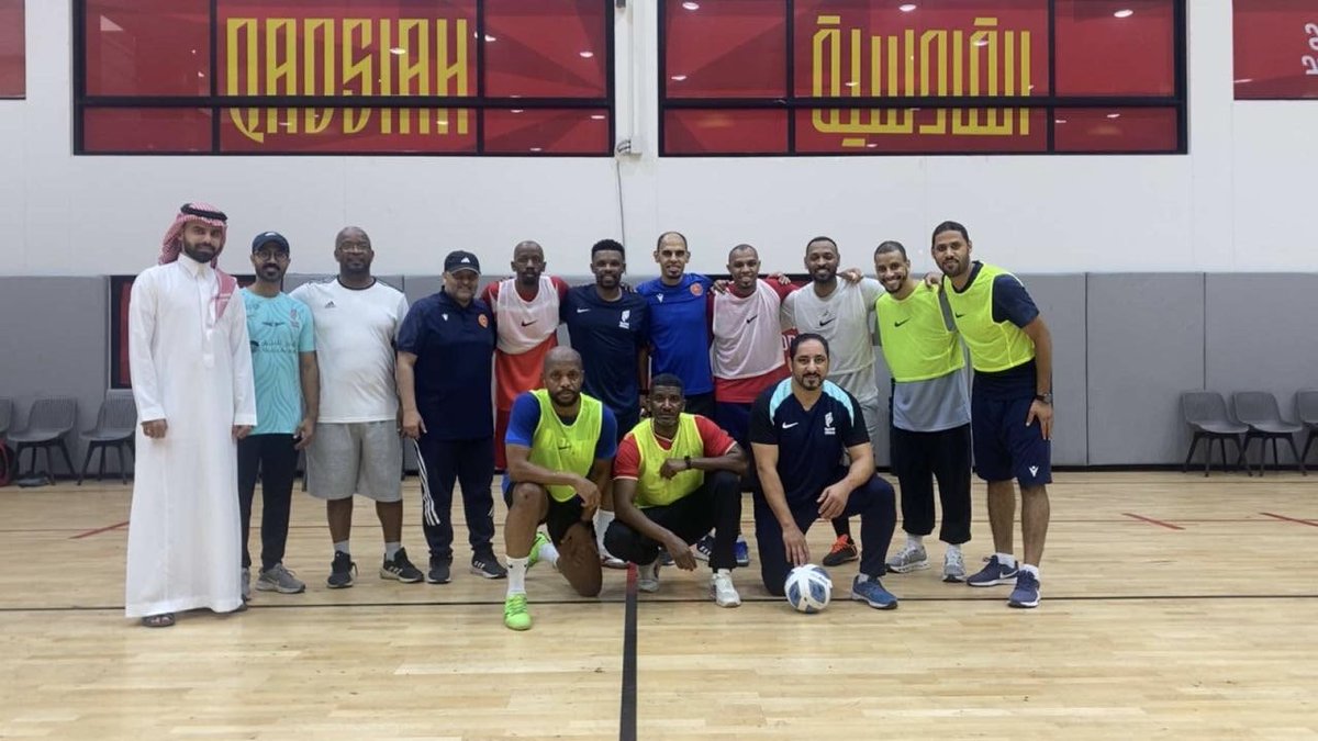 عبده حمد حكمي (@hhakmy) on Twitter photo تشرفت وانا وزملائي اللاعبين القدامئ بزيارة نادينا وشكرا لكل المسئولين والقائمين علئ مثل هذه البادرة الغير مستغربه عليهم التي تعكس مدئ الترابط والمحبة بين النادي والاعبين القدامئ اللي مثلوا هذا الكيان الغالي علينا
<a href="/Alqadsiah/">نادي القادسية السعودي</a> تشرفت وانا وزملائي اللاعبين القدامئ بزيارة نادينا وشكرا لكل المسئولين والقائمين علئ مثل هذه البادرة الغير مستغربه عليهم التي تعكس مدئ الترابط والمحبة بين النادي والاعبين القدامئ اللي مثلوا هذا الكيان الغالي علينا
<a href="/Alqadsiah/">نادي القادسية السعودي</a>