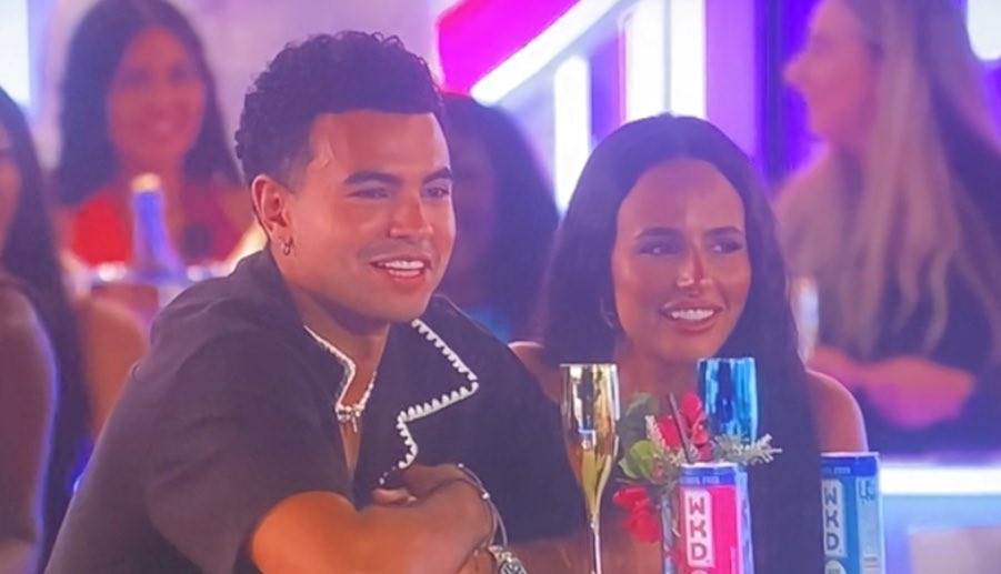 Lauren the beg has no self respect.  This will end when the work stops coming in #loveisland