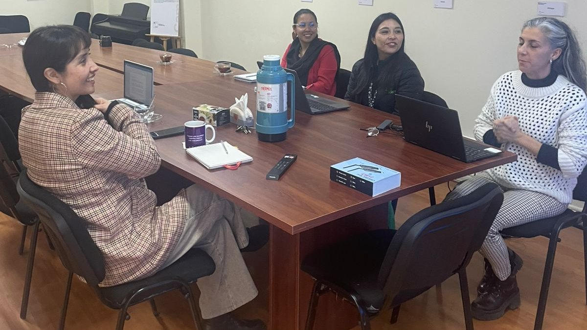 📍#IQUIQUE | Una reunión protocolar con la seremi de las Culturas, Artes y Patrimonio, Sandra Mercado, sostuvo nuestra directora regional, Natalia Ortega.

En la ocasión se abordaron diversos temas, especialmente lo relacionado a los avances del Programa Geoglifos de Pintados.