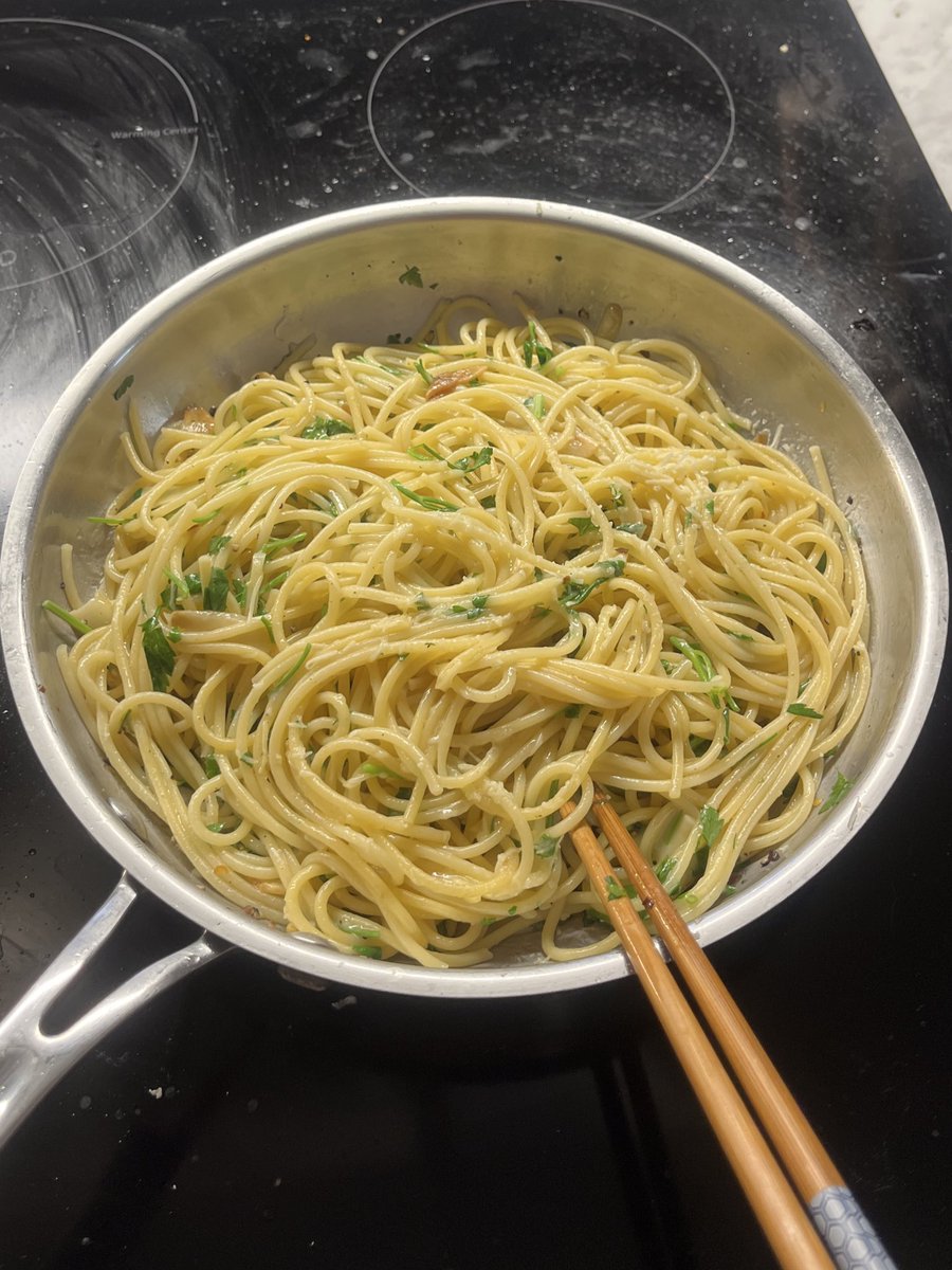 저는 레시피 이게 괜찮았어용 무조건 생파슬리쓰기👍
shockinglydelicious.com/pasta-aglio-e-…