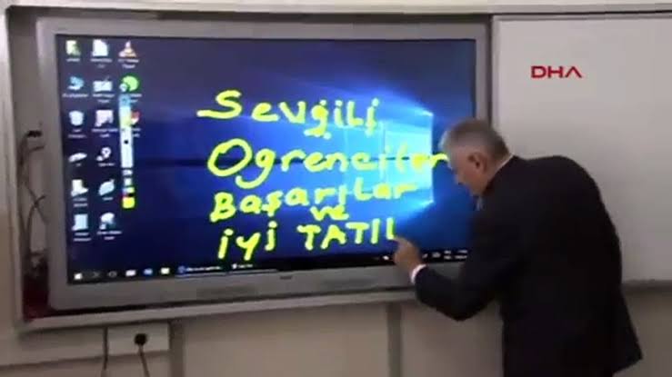 Akp iktidarında yazı yazmayı bile bilmeyen biri Başbakan oldu bu ülkeye !

zaman geçtikçe insan hayret ediyor!