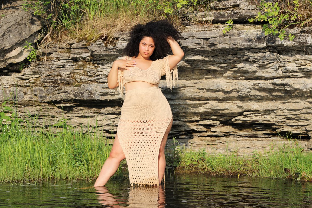 HannahSark58707's tweet image. People will always hate when they see you living your best life. Do what makes you happy & screw what the haters say!! ✨️💕👑✌🏽
📸 by @Chuck3rz
#summer #photo #photoshoot #thickbody #thick #woman #hotmomsummer #hot #mom #hotmom #water #Pisces #vibes #body #beauty #natural