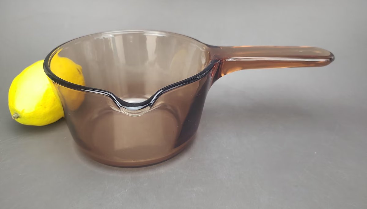 GrandesVtgShop's tweet image. Visions Corning France 0.7 LiterAmber Spouted Pan France Corningware Golden Brown Glass ~ Handle ~ Spout ~ Stove Top ~ Excellent Condition janelliminellisshop.etsy.com/listing/433863… @Etsy #Visions #Visionware #Rare #Vintage #Amber
