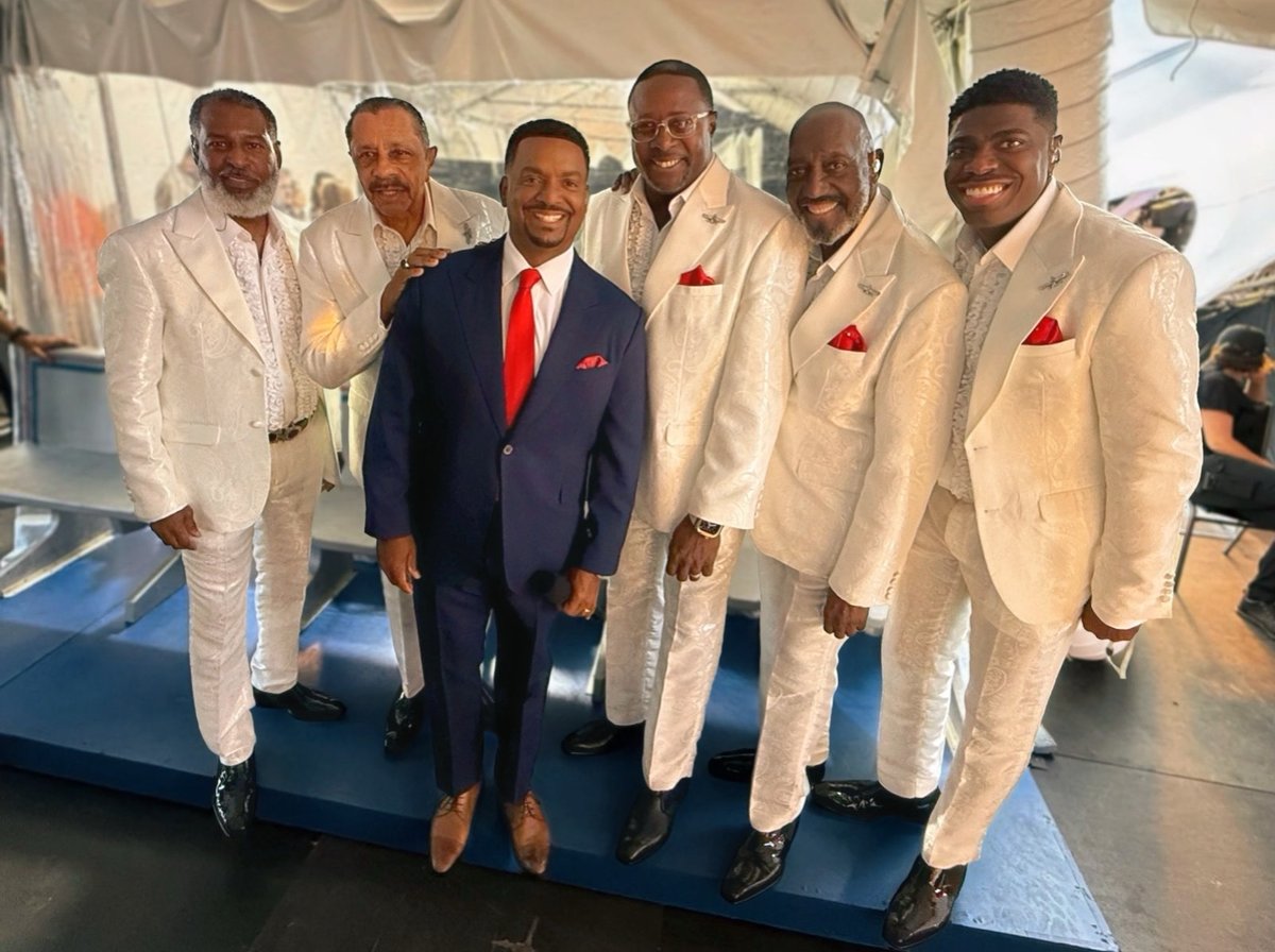 The Temptations (@thetemptations) on Twitter photo It was a pleasure to see Alfonso backstage at A Capitol Fourth last month. Much love to <a href="/AlfonsoRibeiro/">AlfonsoRibeiro</a>!
#TheTemptations #AlfonsoRibeiro #Backstage It was a pleasure to see Alfonso backstage at A Capitol Fourth last month. Much love to <a href="/AlfonsoRibeiro/">AlfonsoRibeiro</a>!
#TheTemptations #AlfonsoRibeiro #Backstage