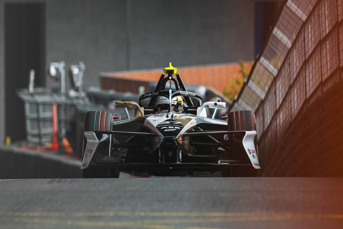 With a lights to flag victory in Race 2, <a href="/NickCassidy_/">Nick Cassidy</a> becomes the first #FormulaE driver to have led over 100 laps in London.