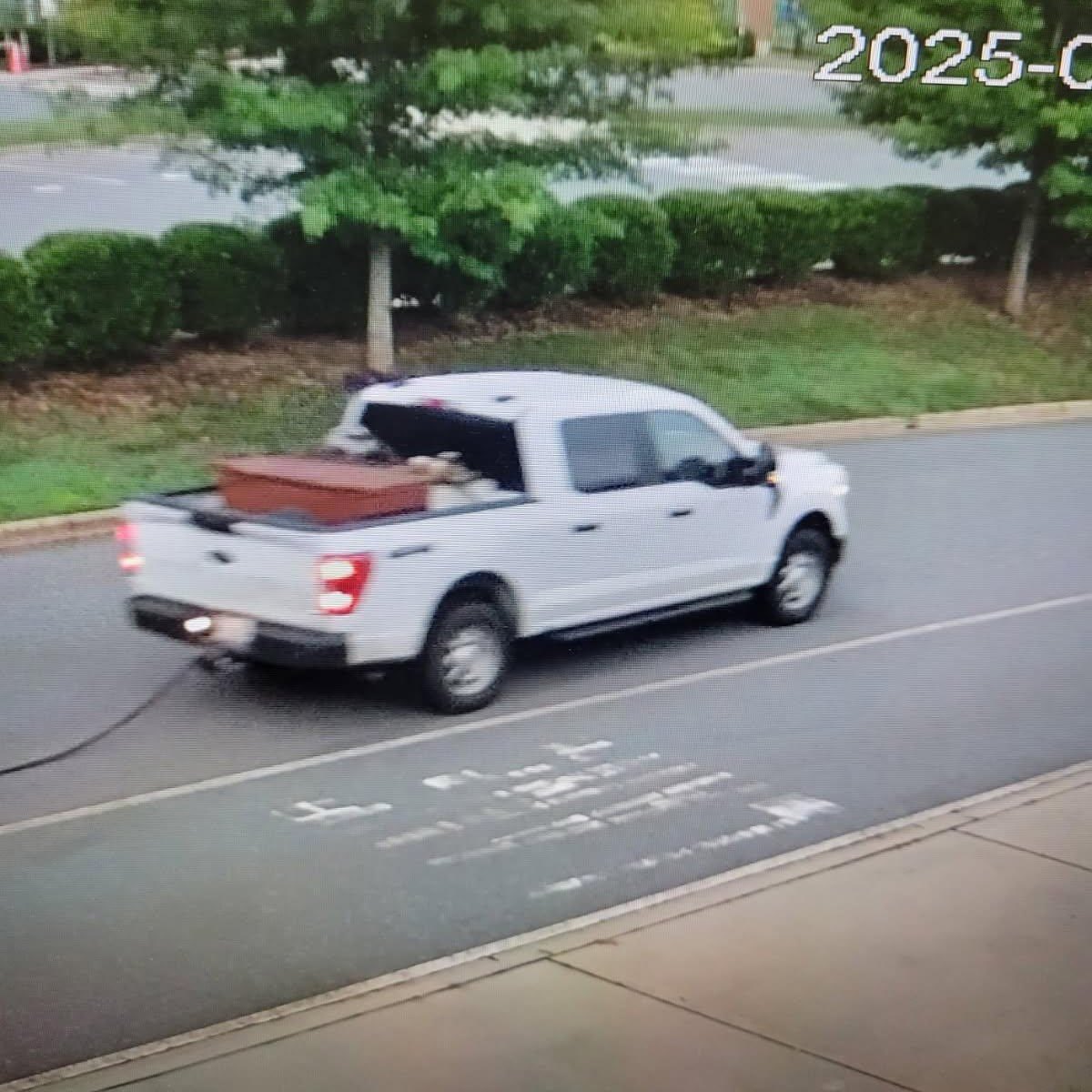 *STRUCTURE FIRE UPDATE* 
From our post earlier this morning regarding the fire we responded to at <a href="/LNCharter/">LNCharter Knights</a> Elementary school. If you can identify this individual please notify <a href="/HuntersvillePD/">Huntersville Police</a> immediately! #SeeSomethingSaySomething #HelpIdentify