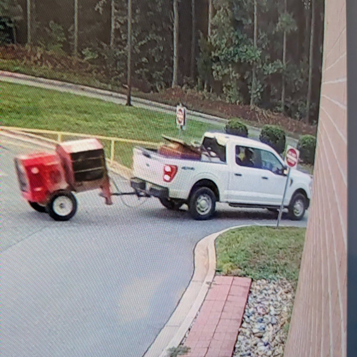 Huntersville_FD's tweet image. *STRUCTURE FIRE UPDATE* 
From our post earlier this morning regarding the fire we responded to at @LNCharter Elementary school. If you can identify this individual please notify @HuntersvillePD immediately! #SeeSomethingSaySomething #HelpIdentify