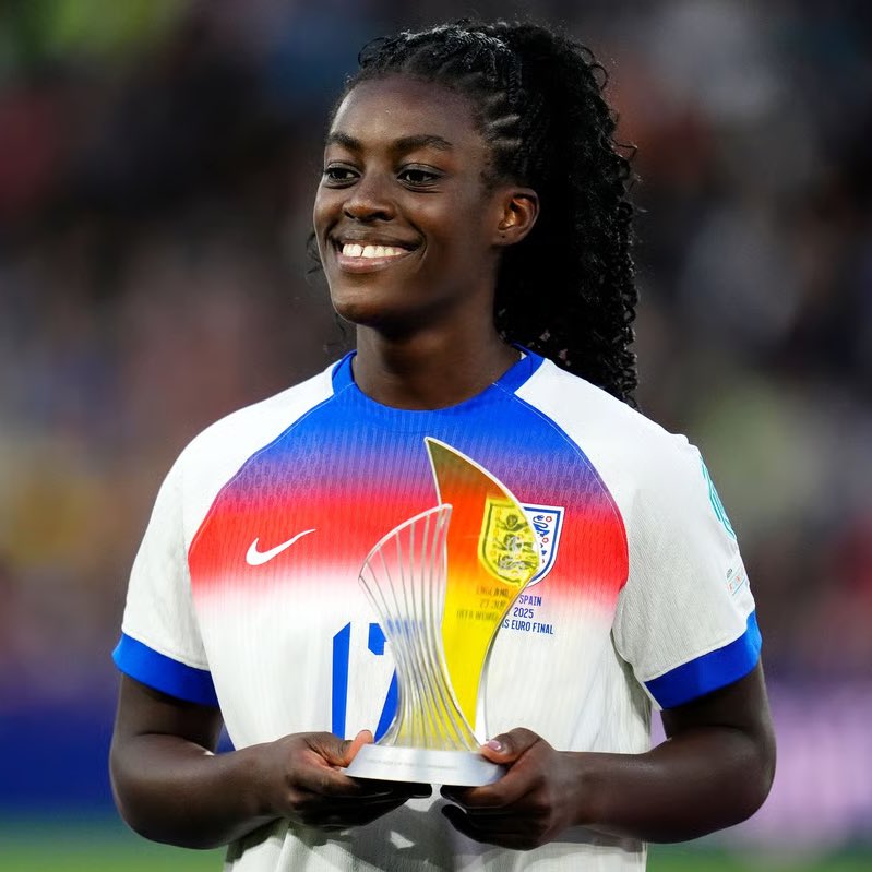 🗣️🏴󠁧󠁢󠁥󠁮󠁧󠁿Aggie Beever-Jones when asked who her role model in football is:

“Honestly? I’d say Michelle Agyemang. She’s younger than me, yeah, but the way she handled the pressure this summer, that’s something I really admire. I hope to do the same one day.”

[via The Women’s Game]