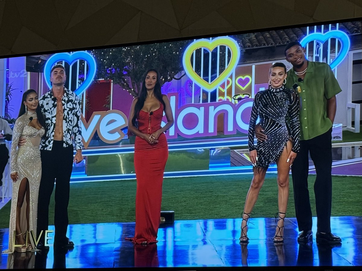Toni stood like she was a girl with #Power and she so was. So happy for Toni &amp; Cash, well deserved. <a href="/LoveIsland/">Love Island</a> #LoveIslandUK #ToniAndCash