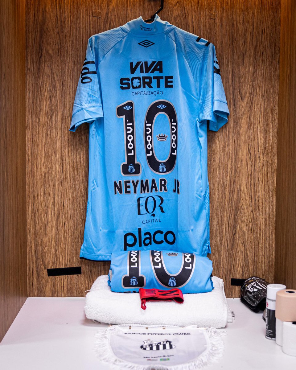 Tonight's Santos jersey is reminiscent of Neymar's wonderkid days.

🔙🇧🇷