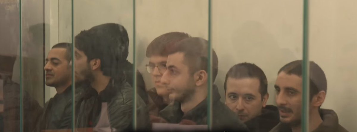 Azerbaycan’da şeriat isteyen 13 kişi, mahkeme tarafından 15 ila 18 yıl arasında değişen hapis cezalarına çarptırıldı.

yetməz ama evet 👏🏻