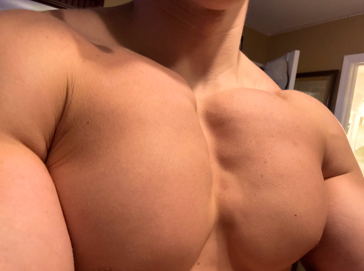Chest day anyone? #pumpit #doubleD