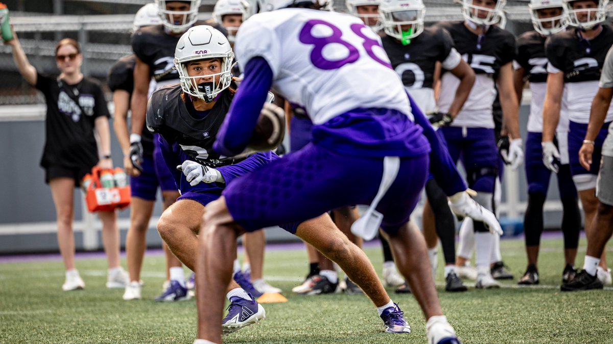 Holy Cross Football (@hcrossfb) on Twitter photo First day in full pads β
#GoCrossGo First day in full pads β
#GoCrossGo