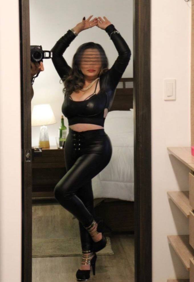 <a href="/AfroditaMadam/">MADAME AFRODITA PORNSTAR LATINA</a> <a href="/AfroditasCenter/">AFRODITA TRAINING CENTER</a> 4.            <a href="/madame_terapia/">terapia con Madame</a>

 -Inspiración y Transformación Global 🪴

 ¿Qué encontrarás? 
Un canal para elevar tu mente, cuerpo y espíritu:   
Relatos de mis giras mundiales y experiencias únicas.   
 
🎆Capacitaciones terapéuticas para superar eyaculación precoz, disfunción