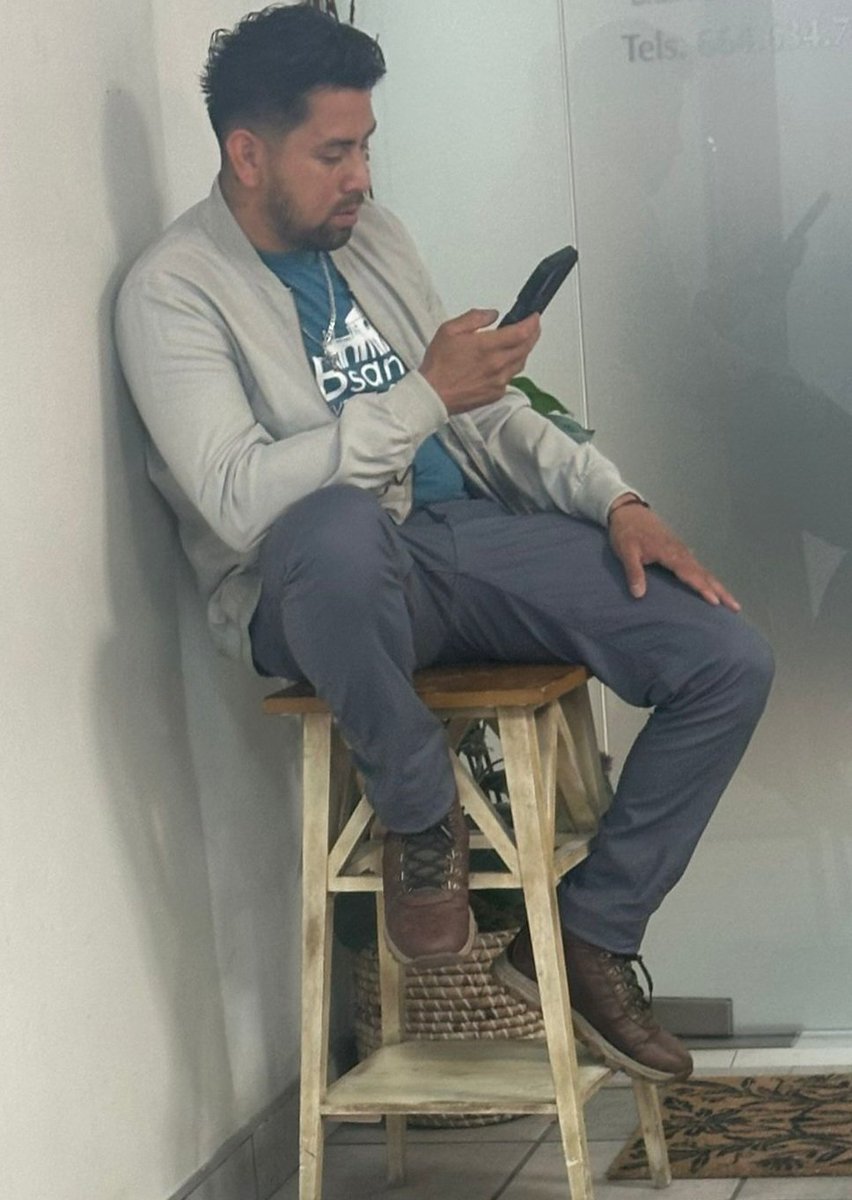 Ch1c0sD3L4C4ll3's tweet image. La seguridad ante todo. #GuardiaDSeguridad #ManAtWork #StreetGuy #ChicoDLCalle #HombreTrabajando #RealGuy #Paparazzi #Corresponsal desde #Tijuana #BajaCalifornia #México