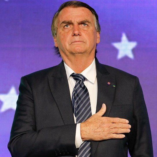 republiqueBRA's tweet photo. 🇧🇷 ⛓️ Jair Bolsonaro é o 4º ex-presidente PRESO desde a redemocratização e o único cujo caso não envolve investigação por corrupção. https://t.co/qdgZqaCA14