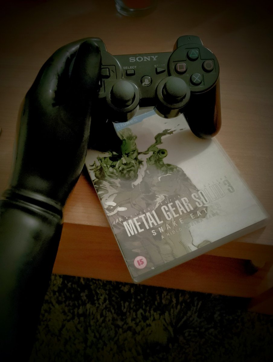 Latex, gaming and some old fashioned, no-vpn-necessary porn tonight 🧘‍♂️