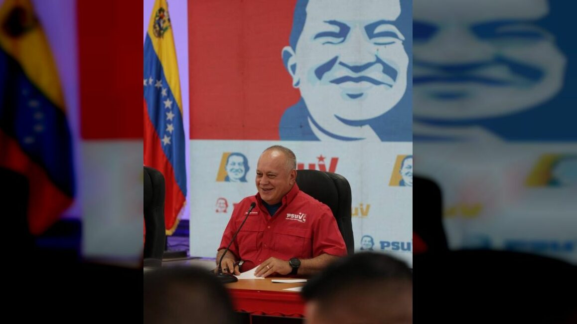WilliamR67125's tweet photo. #04ago Diosdado lo dejó claro: la maquinaria revolucionaria está en revisión y afinación total.
Tras el 27J, la consigna es una sola: ¡unidad, organización y más batalla por el pueblo!

#MaquinariaActiva #UnidadRevolucionaria #27JPresente #FuerzaChavista

@MaestraTuItera https://t.co/Rgc5mW2swA