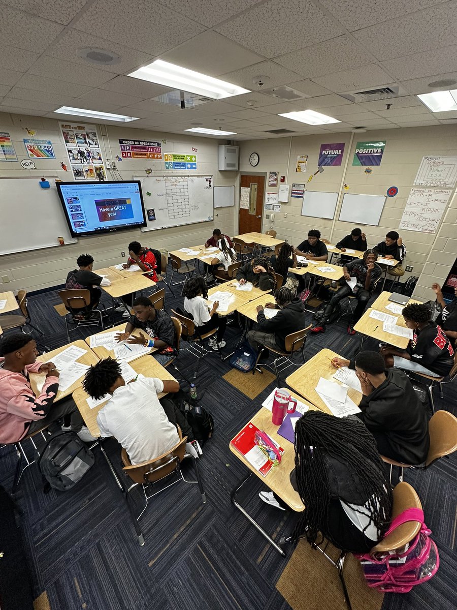 Mr_Sanders06's tweet photo. 5 years and counting! I do it because it has to be done. Besides, what better choice is there? #schoolingwithsanders #dailyevidence #everydayubuntu #southwestblessed #built4bibb #blackmaleeducator #IAm https://t.co/KejbkSRF3F