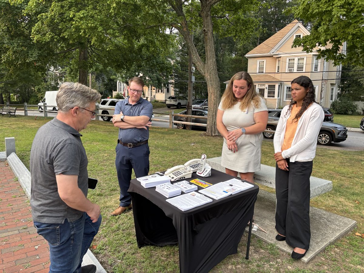Come on out for some ice cream on the common in Oakdale Sq from6:30-7:30.  The state E911 Department and Norfolk County Sheriff are here.