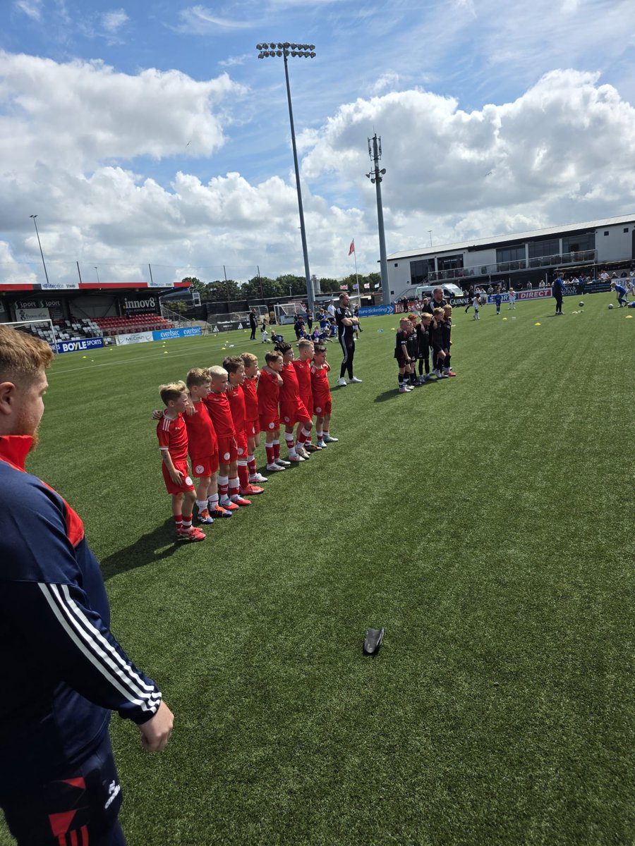 robbiekeeley84's tweet photo. Enjoying themselves at Belfastyouth Cup u9s yesterday.
@ShelsAcademy
#enjoyingoursleves #minireds #redstogether
🔴⚪️⚽️ https://t.co/n0RZiA79pe