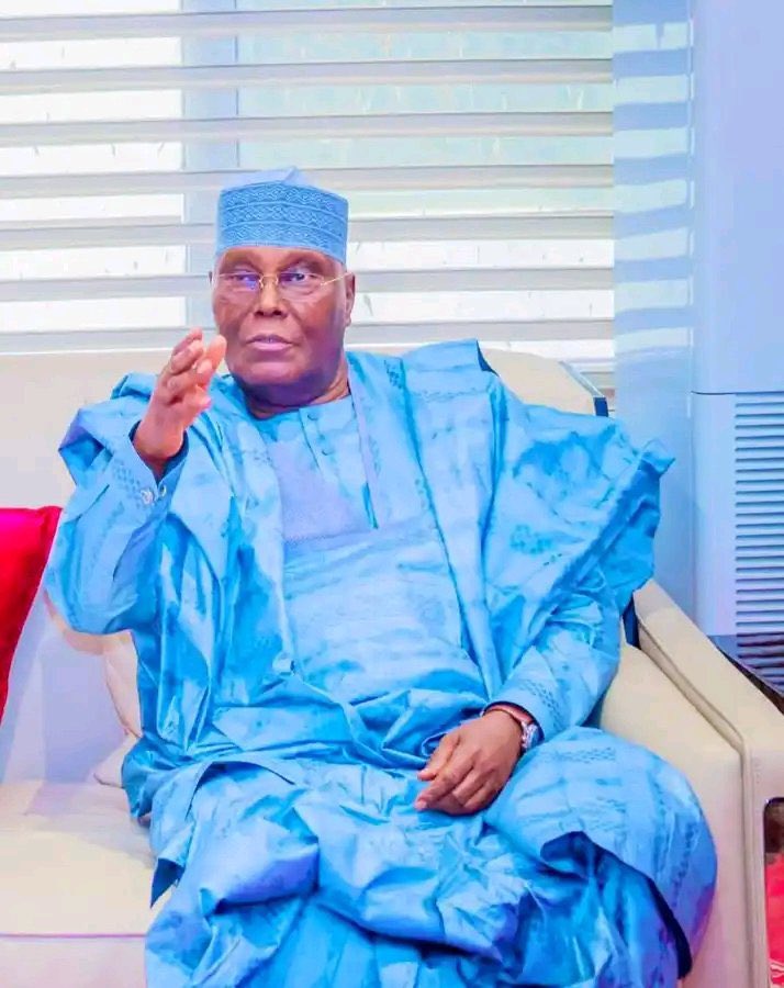 musaHus54670772's tweet image. If you truly love Atiku please Retweet this picture say Atiku is my president @HHMustaphaAA