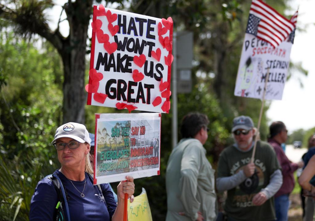 Judge orders Florida, federal officials to produce ‘Alligator Alcatraz’ agreements trib.al/GUqKSN3