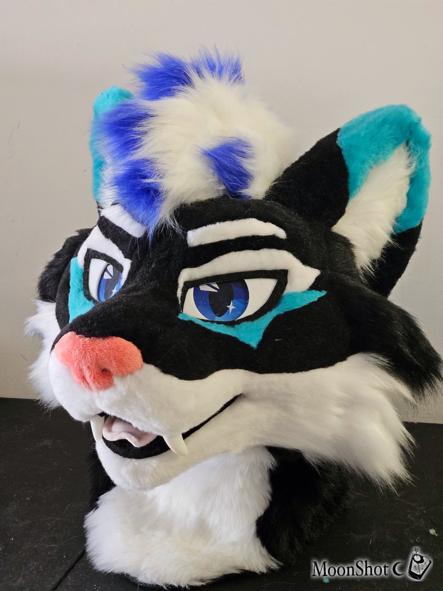 Recently finished Gix! ✨ Hes already home with <a href="/GiixKaiju/">Giix 🔜 CONFUROR 25</a> 💙