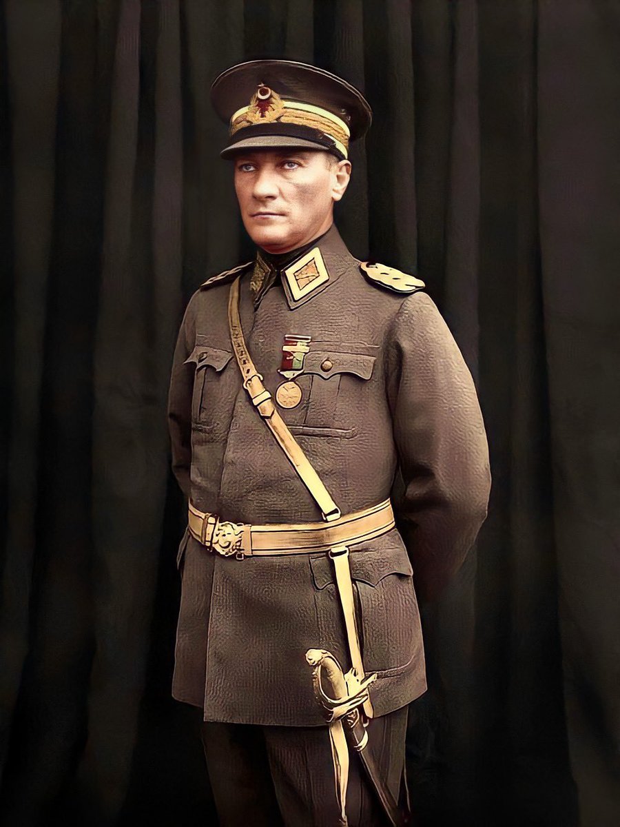 Bugün, TBMM tarafından Atatürk'e "başkomutan" unvanı verilişinin 104. yıl dönümü.