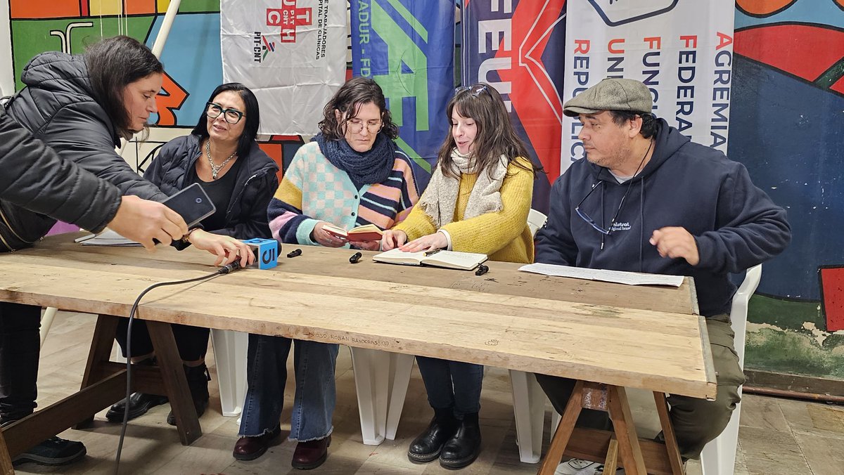 Conferencia de Prensa de la Intergremial Universitaria #Invertireneducaciónpublicaesinvertirenelpaís y es #sabercumplir 

instagram.com/stories/adur.u…