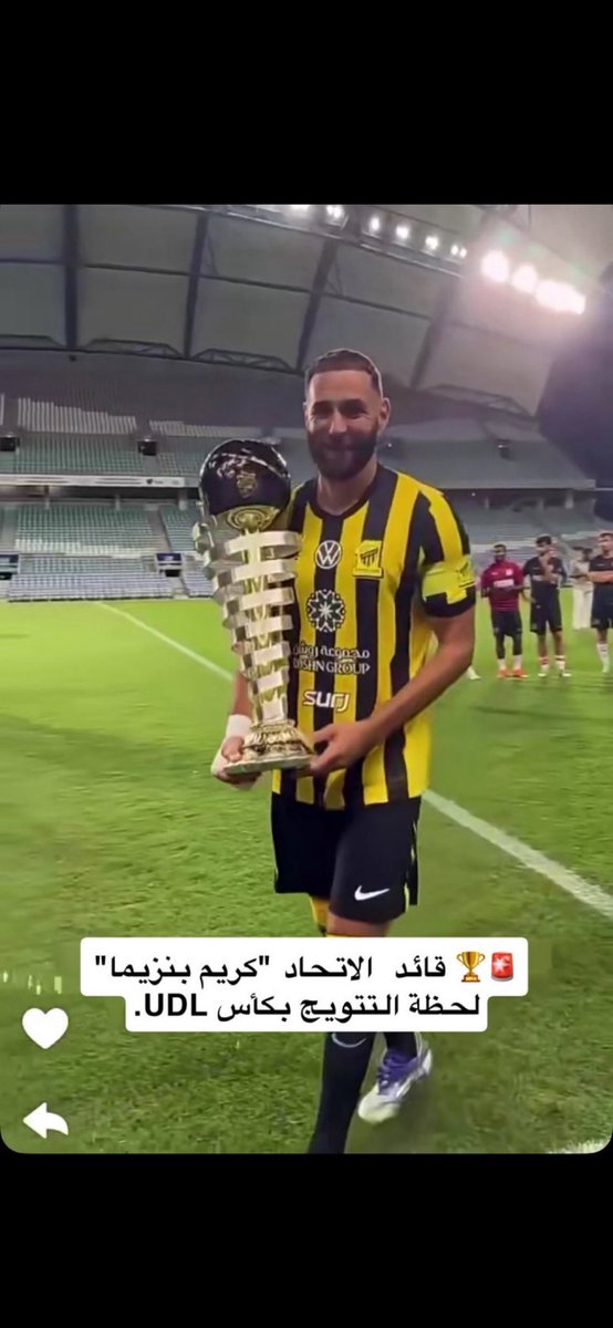 يا شايل الكأس بين يديك يستاهل الكاس من شاله