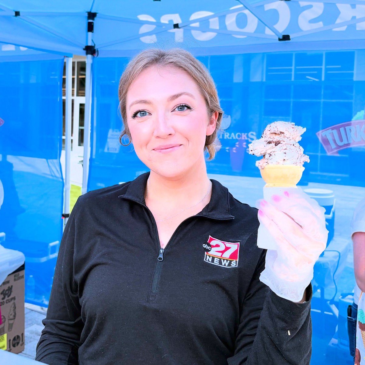 Allie Berube (@allieberube) on Twitter photo Promoted to Director of Scoops 🤩🍦🥶 Had a blast helping scoop ice cream at the 10,000 Scoop Challenge.
<a href="/TurkeyHillDairy/">Turkey Hill Dairy</a> & Moose Tracks teamed up to raise $20,000 for the <a href="/AllianceForBay/">Alliance For The Bay</a>!
#GirlOnFire #IceIceBaby Promoted to Director of Scoops 🤩🍦🥶 Had a blast helping scoop ice cream at the 10,000 Scoop Challenge.
<a href="/TurkeyHillDairy/">Turkey Hill Dairy</a> & Moose Tracks teamed up to raise $20,000 for the <a href="/AllianceForBay/">Alliance For The Bay</a>!
#GirlOnFire #IceIceBaby