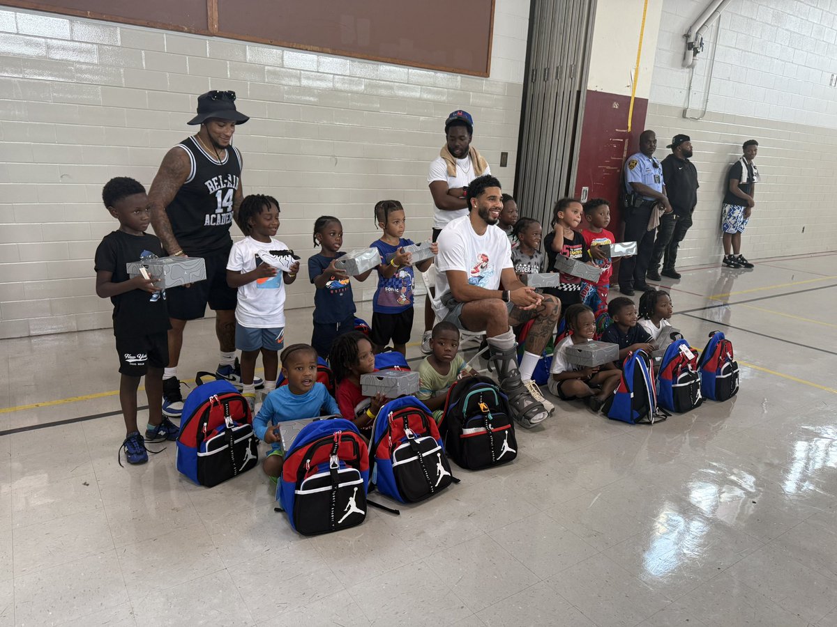 Coach Spin (@spitta_4) on Twitter photo Seeing the smiles on these kids faces make it all worth it. S/O <a href="/jaytatum0/">Jayson Tatum</a> always giving back to the community! #STLStandUp #UCityLions6U Seeing the smiles on these kids faces make it all worth it. S/O <a href="/jaytatum0/">Jayson Tatum</a> always giving back to the community! #STLStandUp #UCityLions6U