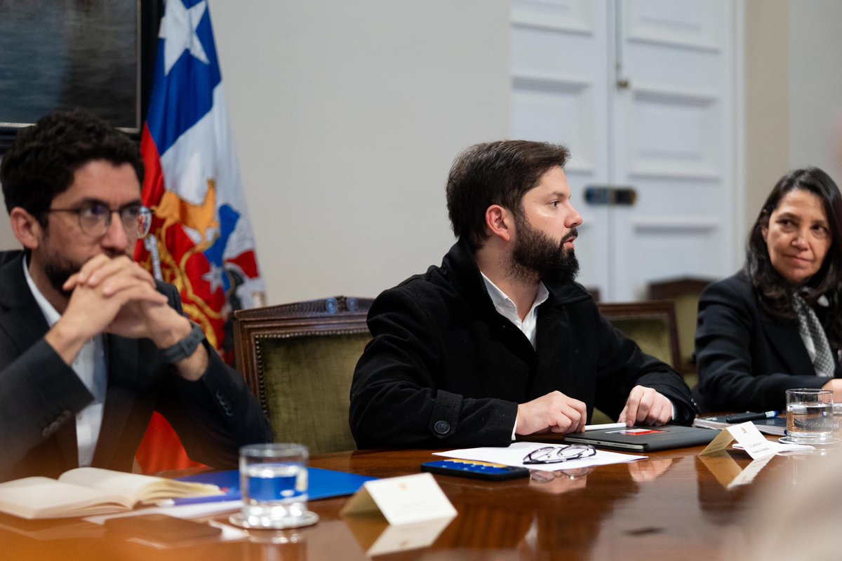 Esta tarde, el Presidente de la República, Gabriel Boric Font, se reunió con el nuevo Comité Ejecutivo de la Central Unitaria de Trabajadores (CUT), junto al ministro de Trabajo y Previsión Social, Giorgio Boccardo y la ministra de la Secretaría General de la República, Macarena