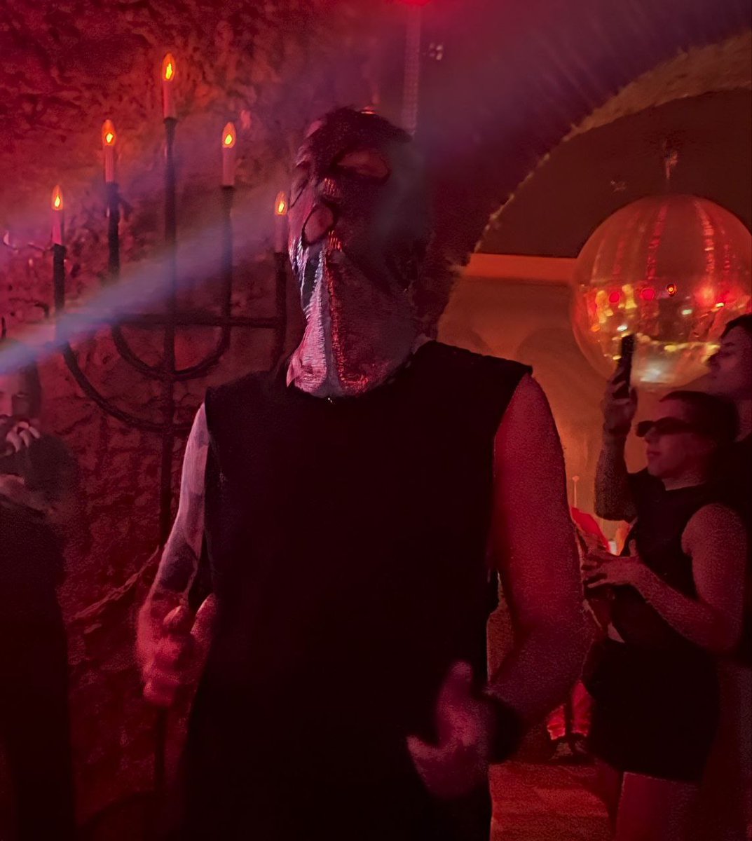 AuroraUnrealis's tweet image. сходил в храм
но есть нюанс