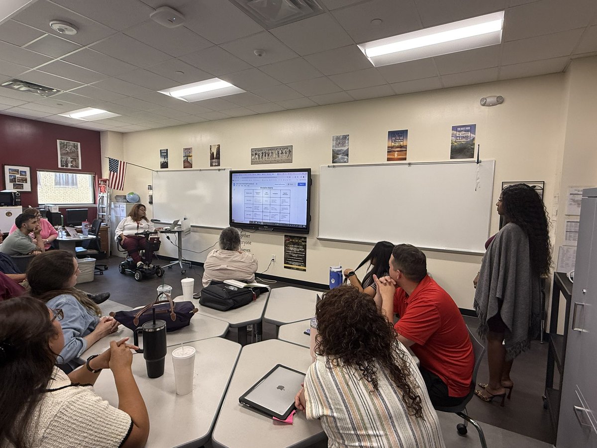 mannydlc2's tweet image. This team did a fabulous job today! It’s a great start to an amazing school year! #elevateeverything @LaMissGloriaM @pederson71201 @MadisonTurnerC @AFBohannon @julescastellano @Jasma_Hayes @NorthSideFWISD