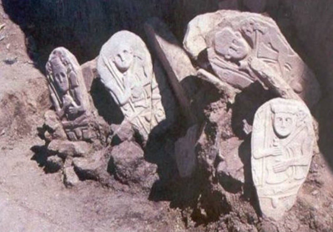 Hakkari'de bulunan 4 bin yıllık Türk mezarları.