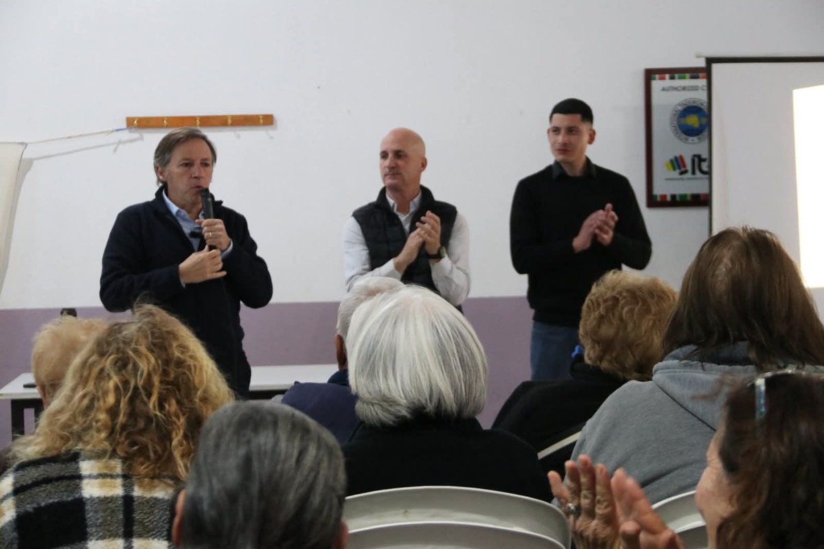 Junto a nuestro secretario de Seguridad, <a href="/Hncalvente/">Hector NC</a>, hoy realizamos una nueva capacitación de Ojos en Alerta en el Centro de Jubilados Amigos de Muñiz, para que más vecinos puedan sumarse a este programa de seguridad y participación ciudadana. <a href="/jaimemendezh/">Jaime Méndez</a>