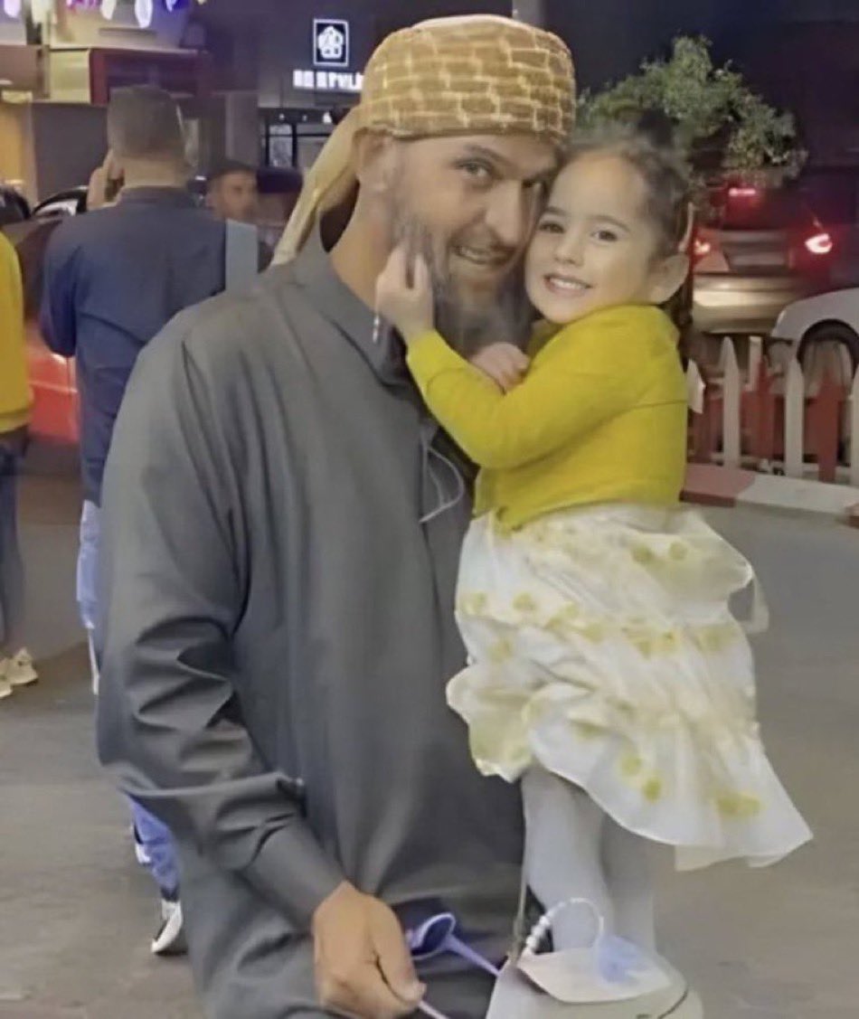 كم نحب رؤيتهما، أجمل الوجوه وجوه الشهداء.