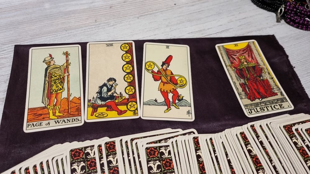 momorsa's tweet image. Se preparem pra tiragem mais engraçada que eu ja fiz: se o bolsonaro vai violar a prisão domiciliar 

VAI PQ ELE EH BURRO E QUER FAZER GRACINHA PRA ELEITORADO

quando eu puxei a justiça eu tava chorando de rir