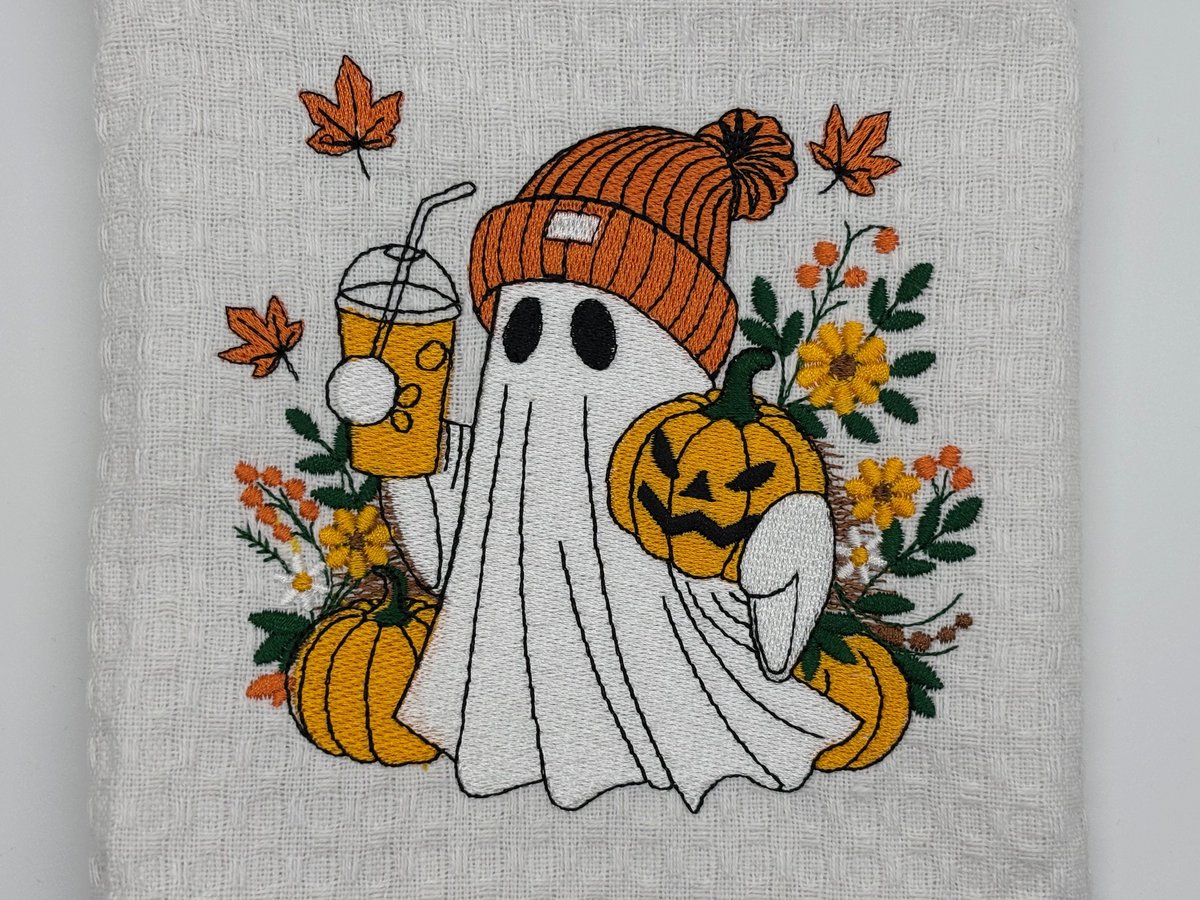 sewingfromsammy's tweet image. Whimsical fall vibes for your kitchen 🍂

This embroidered kitchen towel brings cozy autumn charm with its playful ghost and pumpkin design. Perfect for seasonal decor or gifting—make your kitchen enchanting this fall! 🎃🍁

#fallkitchendecor #embroideredtowel #autumnvibes